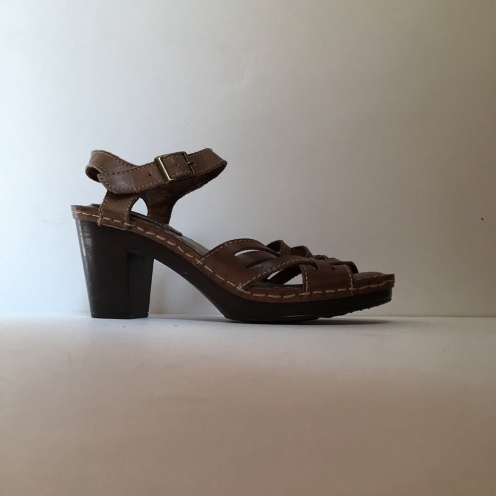 White Mountain Strappy Sandals, Brown, Size 6.5M